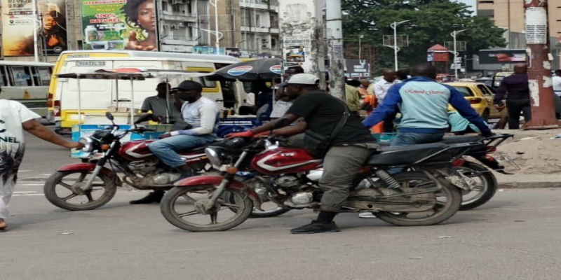 des taxis-motos à la Gombe