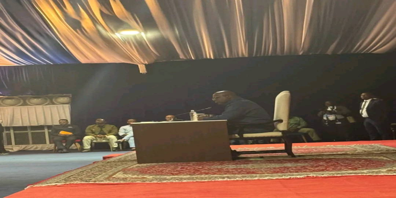 Le Président congolais face aux députés et sénateurs lors de la réunion de samedi 22 février 2025 à Kinshasa