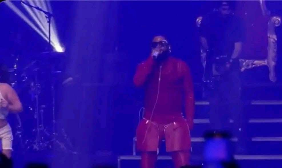 Photo du show du 07 juin trouvée sur Facebook